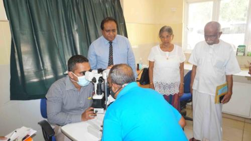 Donate eye care unit for Padaviya Hospital